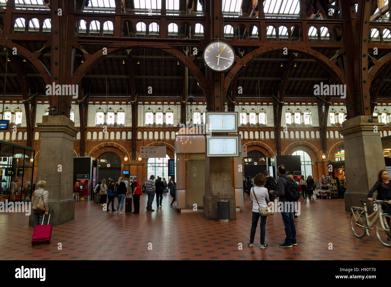 Interior de la estación de tren de Copenhague, Dinamarca Foto de stock