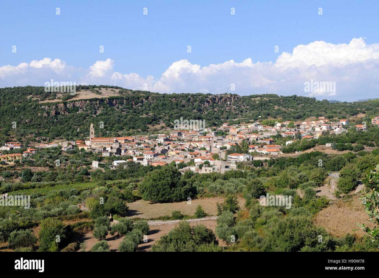 Vista sobre la Ula Tirso Village, provincia de Oristano (Cerdeña, Italia) Foto de stock