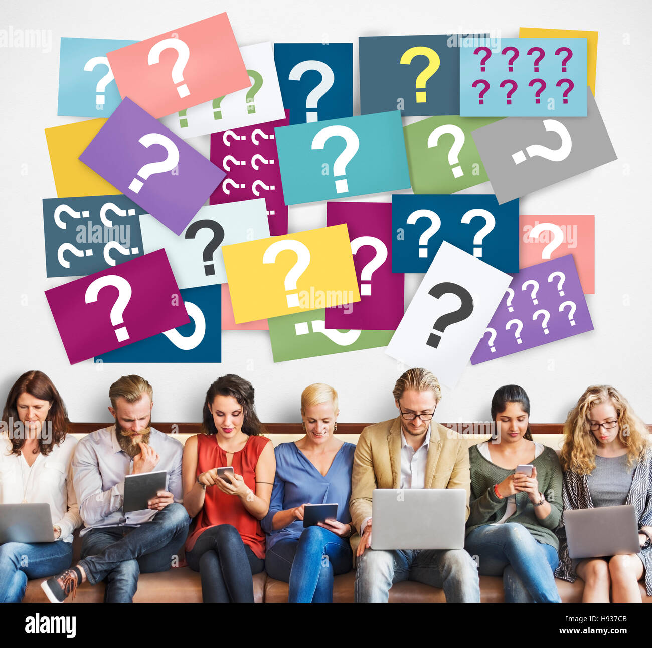 Signo de interrogación preguntando curioso confundir Riddle rompecabezas concepto Foto de stock