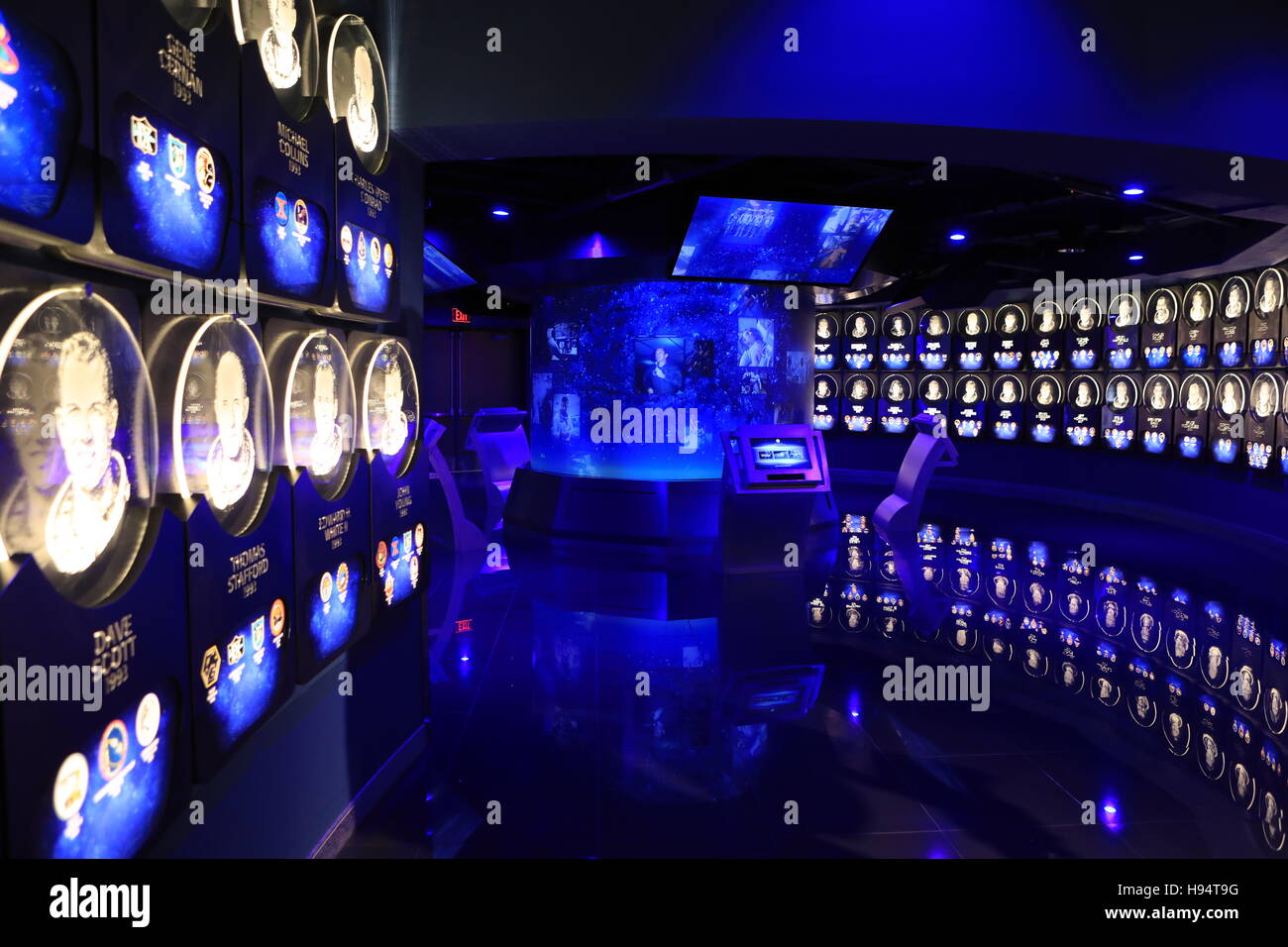 El U.S. Astronaut Hall of Fame, parte de los Héroes y leyendas atracción en el Complejo para Visitantes del Centro Espacial Kennedy el 7 de noviembre de 2016 en Titusville, Florida. Foto de stock
