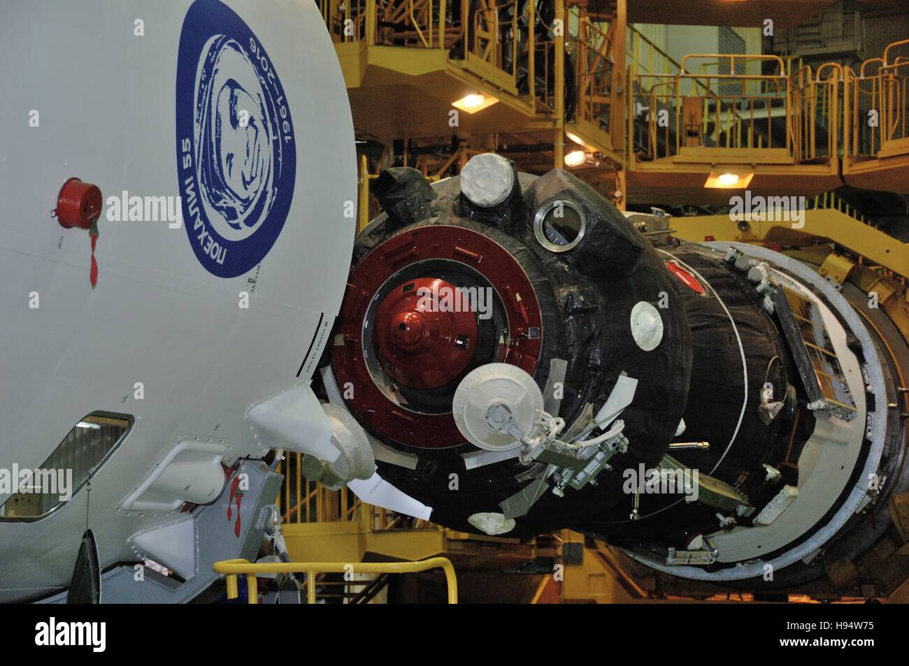 La nave espacial ruso Soyuz MS-03 está preparado para el encapsulamiento de la expedición de la Estación Espacial Internacional de la NASA misión 50-51 en el cosmódromo de Baikonur Integration Facility, el 9 de noviembre de 2016 en Baikonur, Kazajstán. Foto de stock