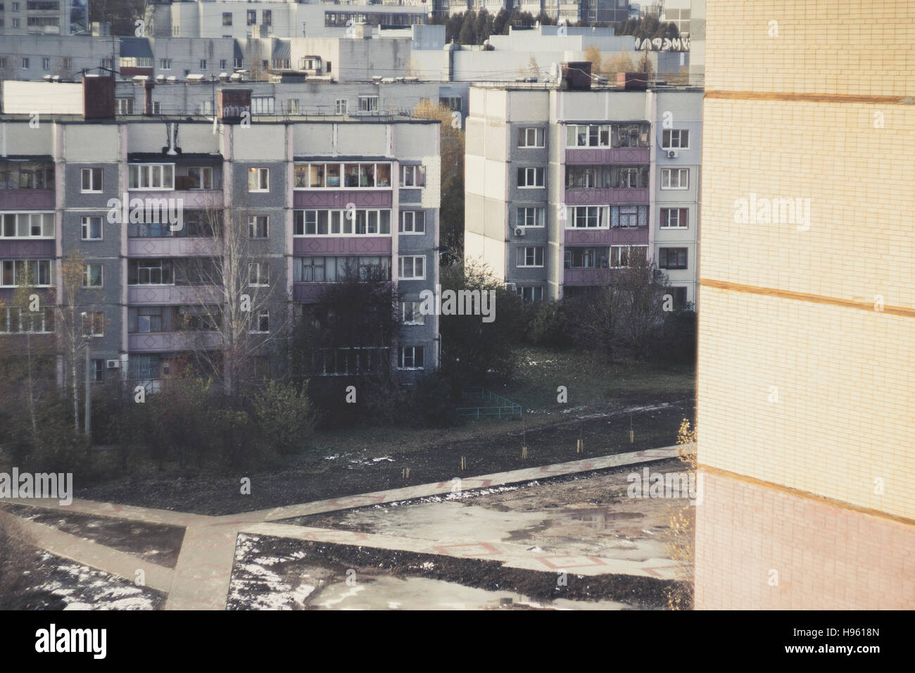Vista aérea sobre bloques de apartamentos residenciales en Rusia Foto de stock
