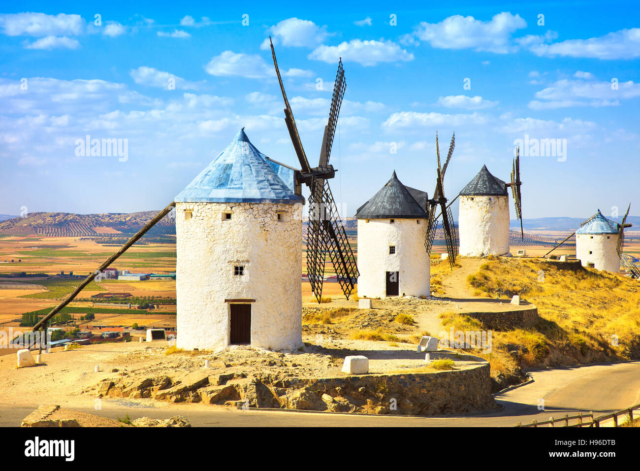 Molinos de Cervantes Don Quijote en Consuegra. Castilla La Mancha, España, Europa Foto de stock