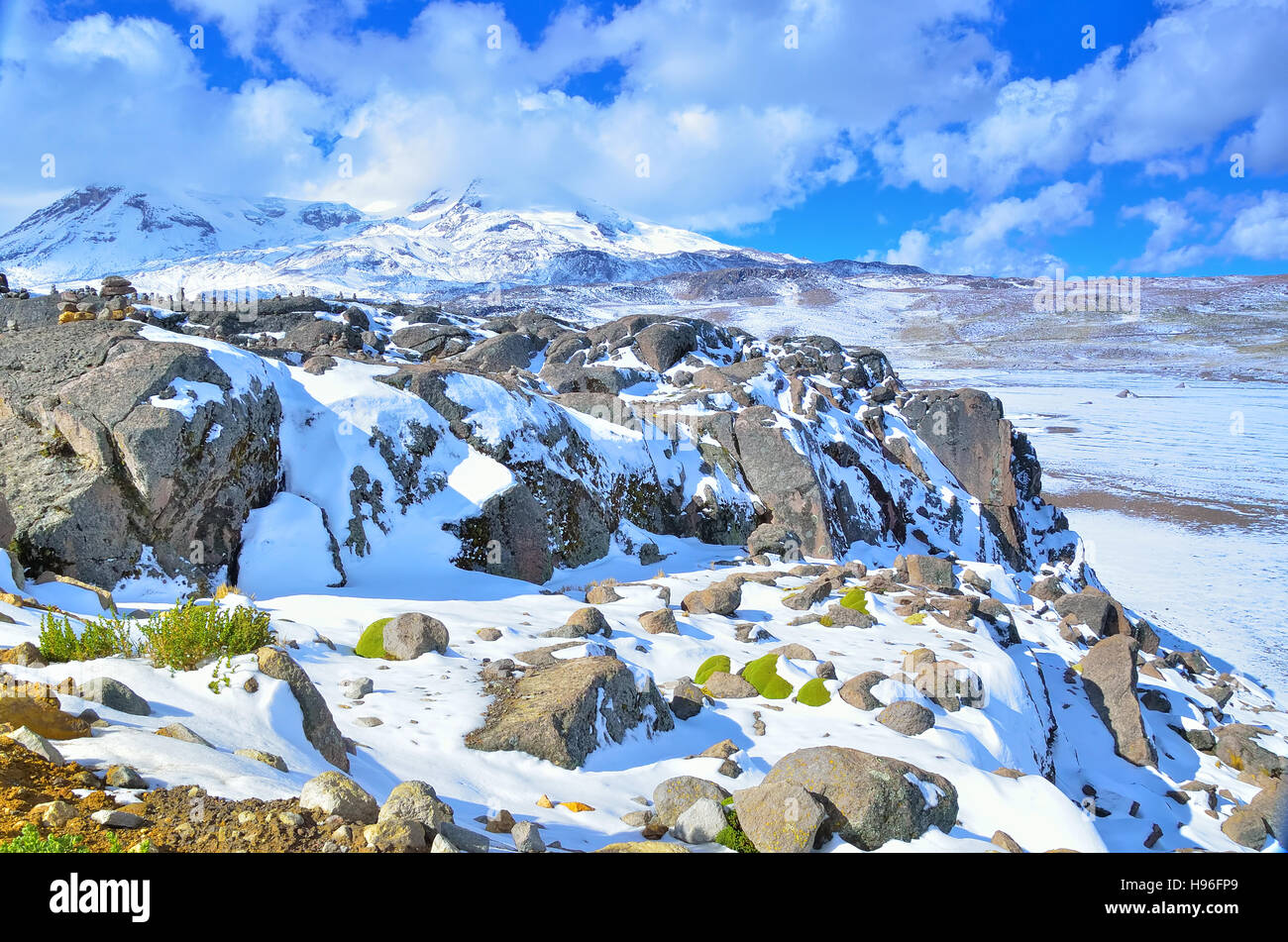 Paisaje Nevado, de montaña, de invierno, blanco Foto de stock