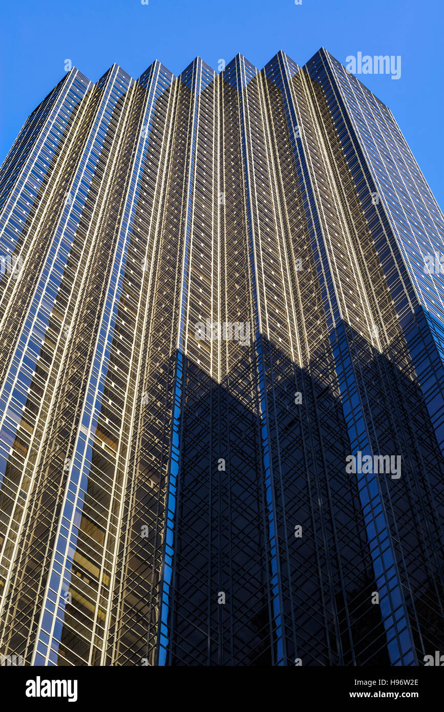 Fachada de rascacielos Trump Tower en la Quinta Avenida, Manhattan, Ciudad de Nueva York Foto de stock