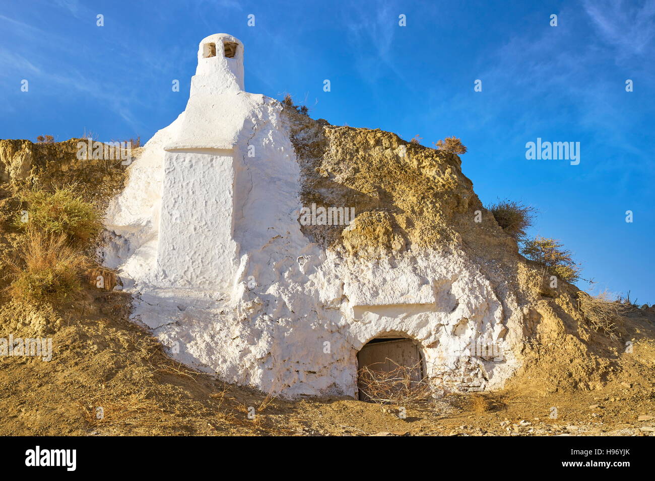 Antiguas cuevas trogloditas, garaje,casas de Guadix, Andalucía, España. Foto de stock