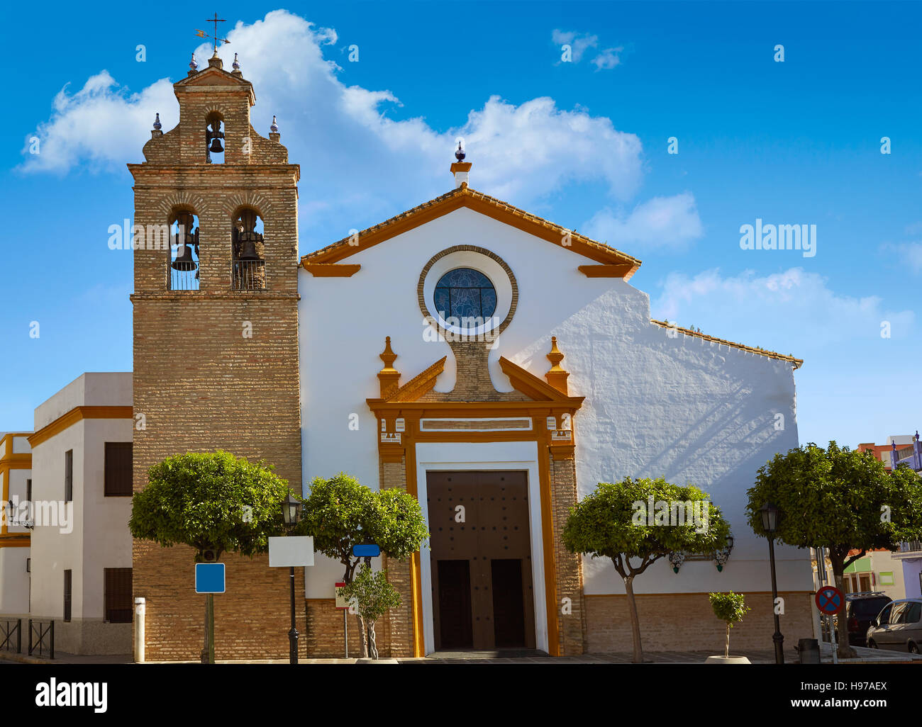 Camas iglesia cerca de Sevilla en la via de la Plata Camino de Andalucía  España Fotografía de stock - Alamy
