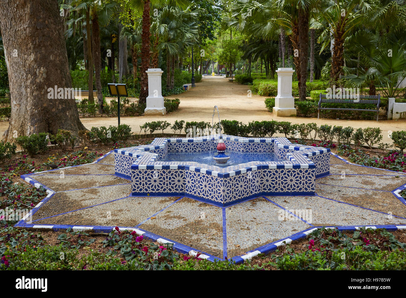 Sevilla Parque de María Luisa, Jardines de Andalucia España Foto de stock