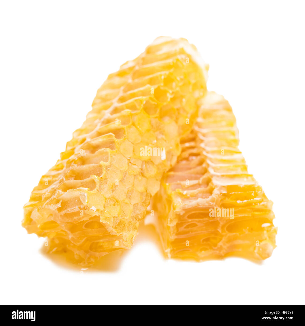 Panal de abeja de miel sobre un fondo blanco Fotografía de stock - Alamy