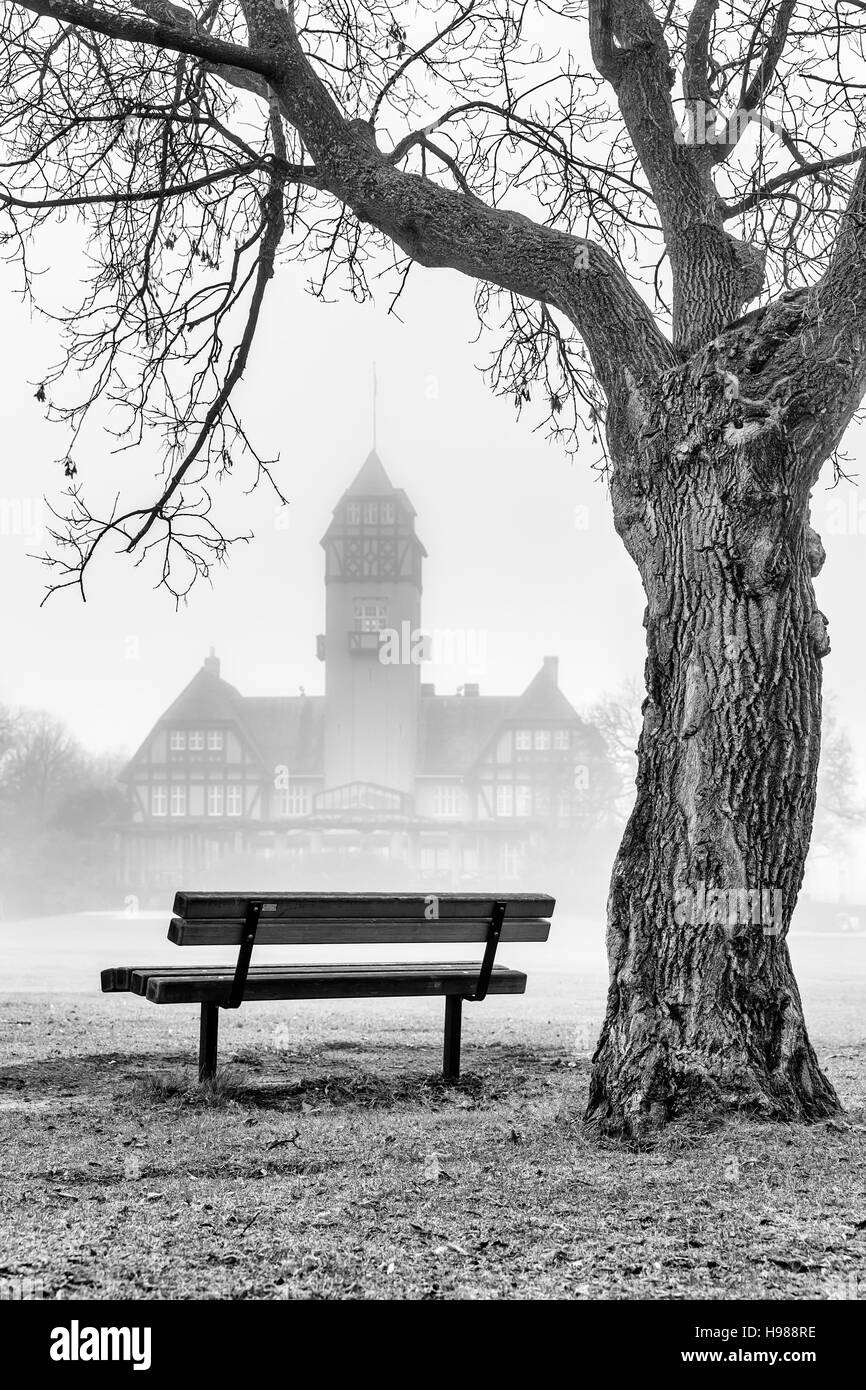 Assiniboine Park en niebla, Winnipeg, Manitoba, Canadá. Foto de stock