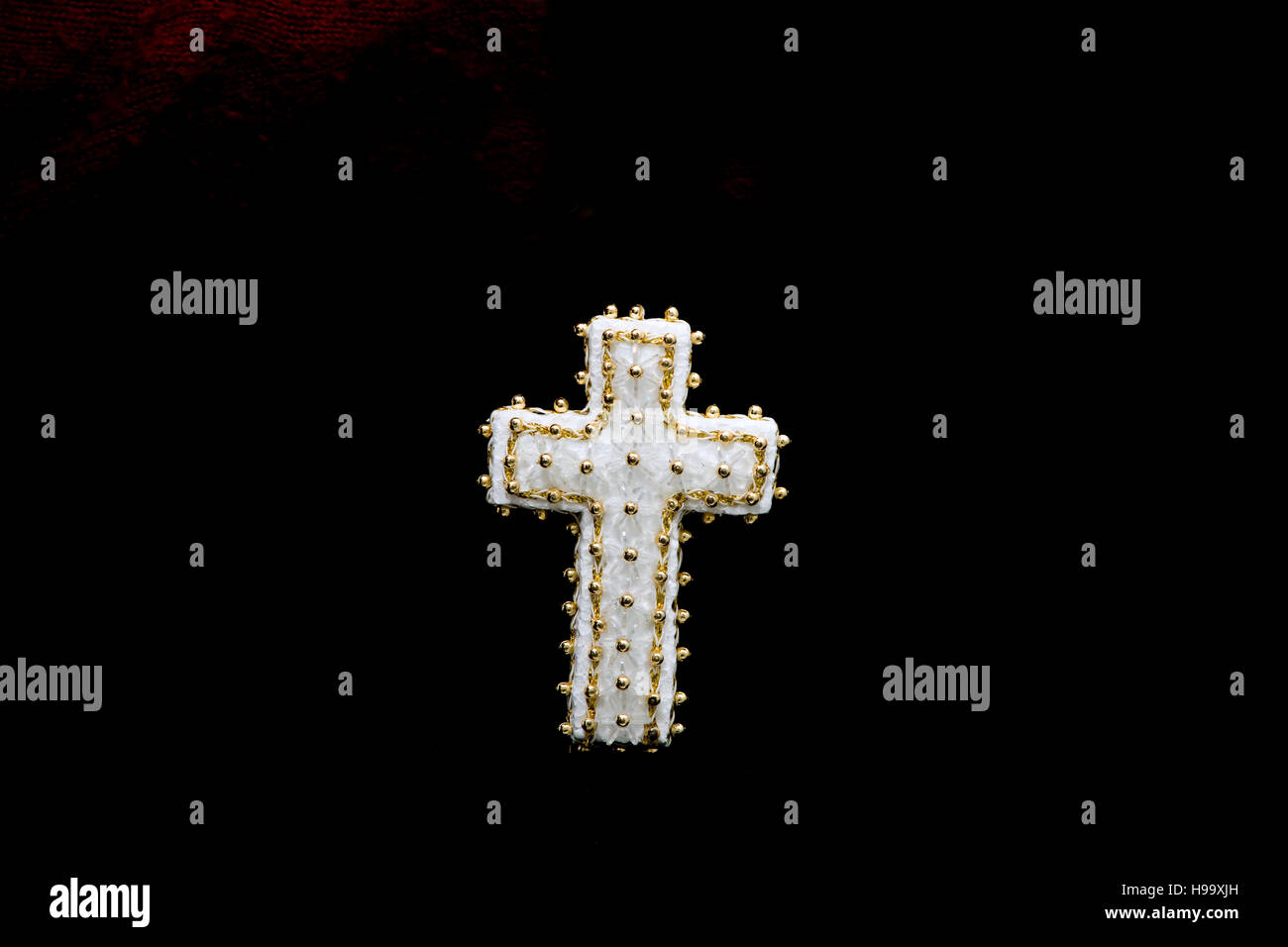 Cruz latina, cruz cristiana Styrofoam artesanales adornos de Navidad Foto de stock