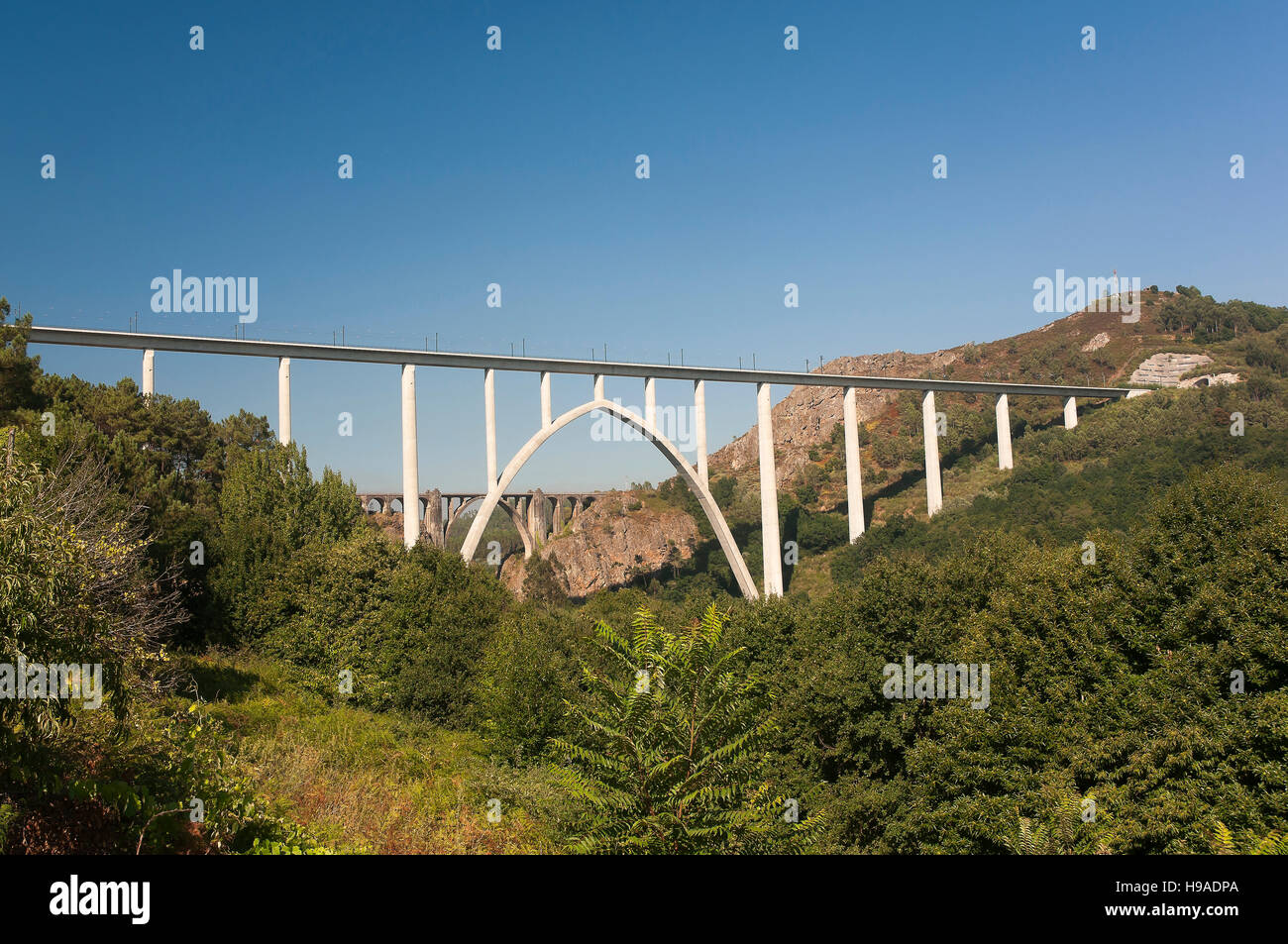 Viaducto Ferroviario sobre el río Ulla, Coruña / Pontevedra, en la región de Galicia, España, Europa Foto de stock