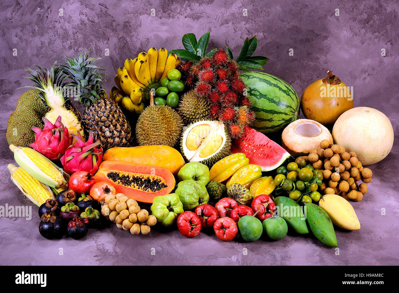 Frutas tropicales Fotografía de stock - Alamy