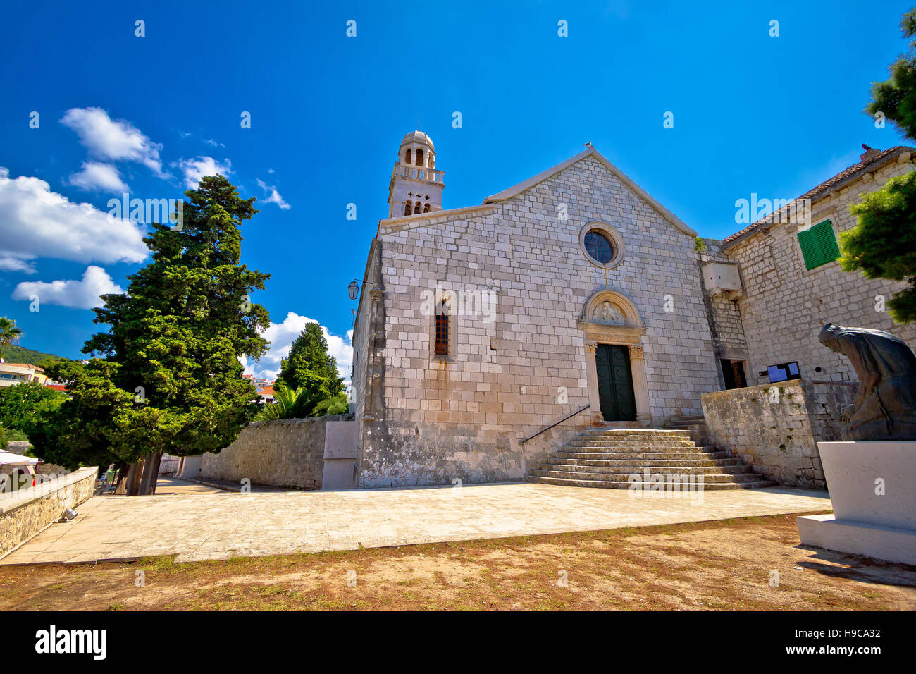 Isla de Hvar la histórica iglesia de piedra, Dalmacia, Croacia Foto de stock