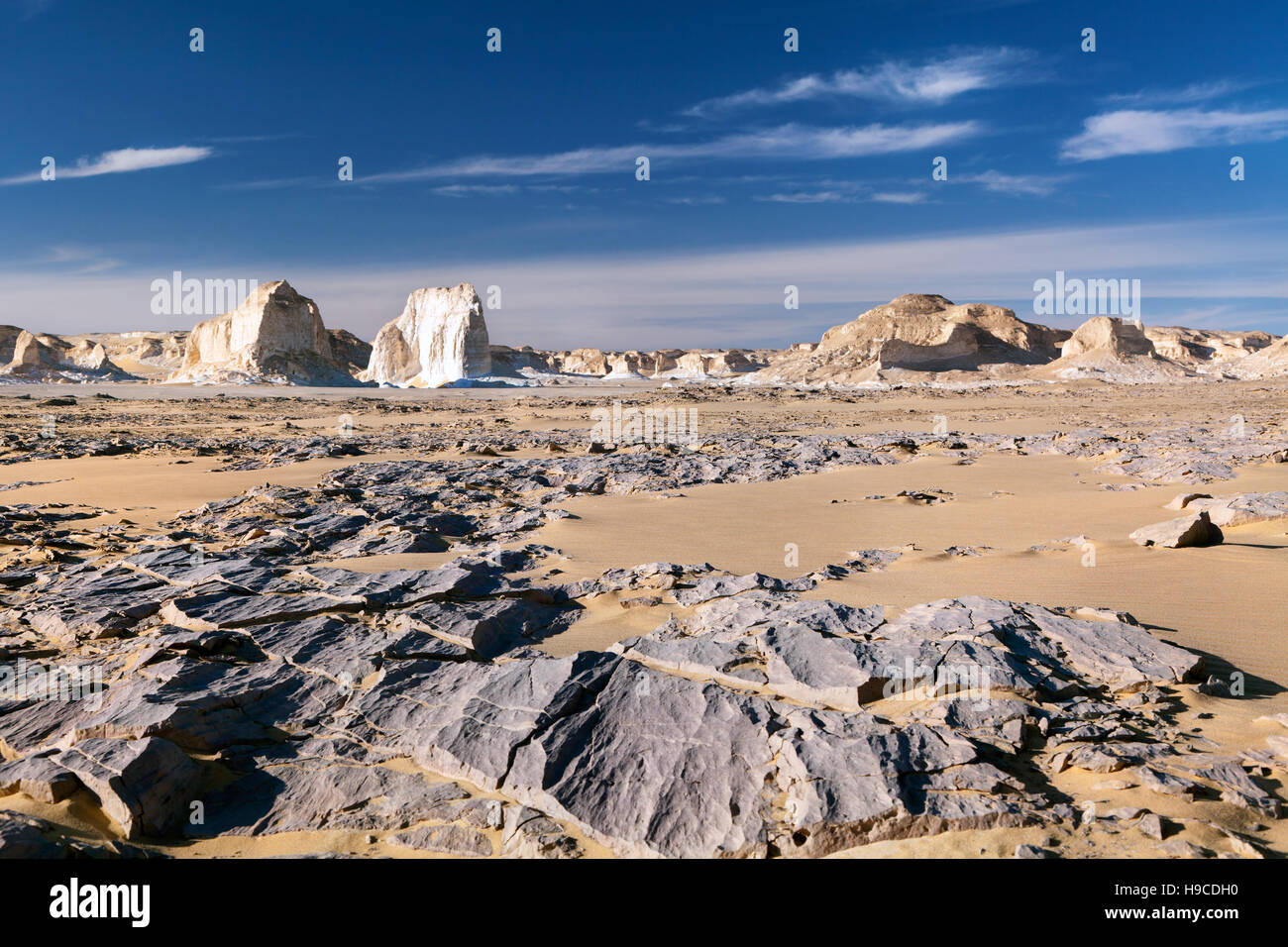 Vista de las montañas en desierto blanco, Egipto Foto de stock