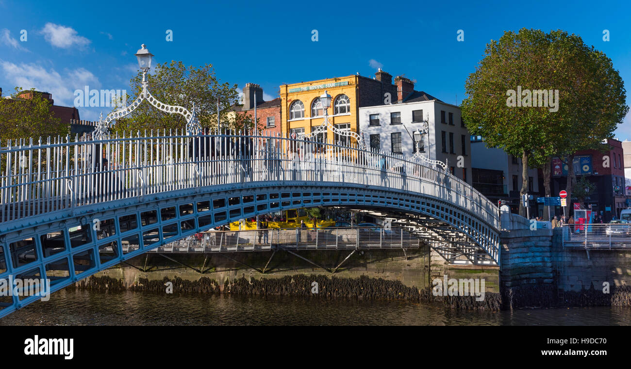 Ha'Penny Bridge Dublín Irlanda Foto de stock