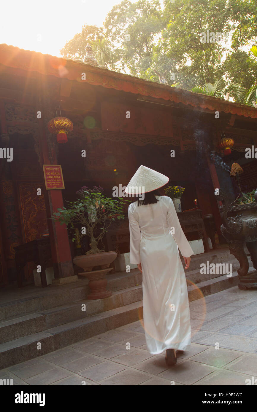Ropa De Vestir Fotos e Imágenes de stock - Alamy