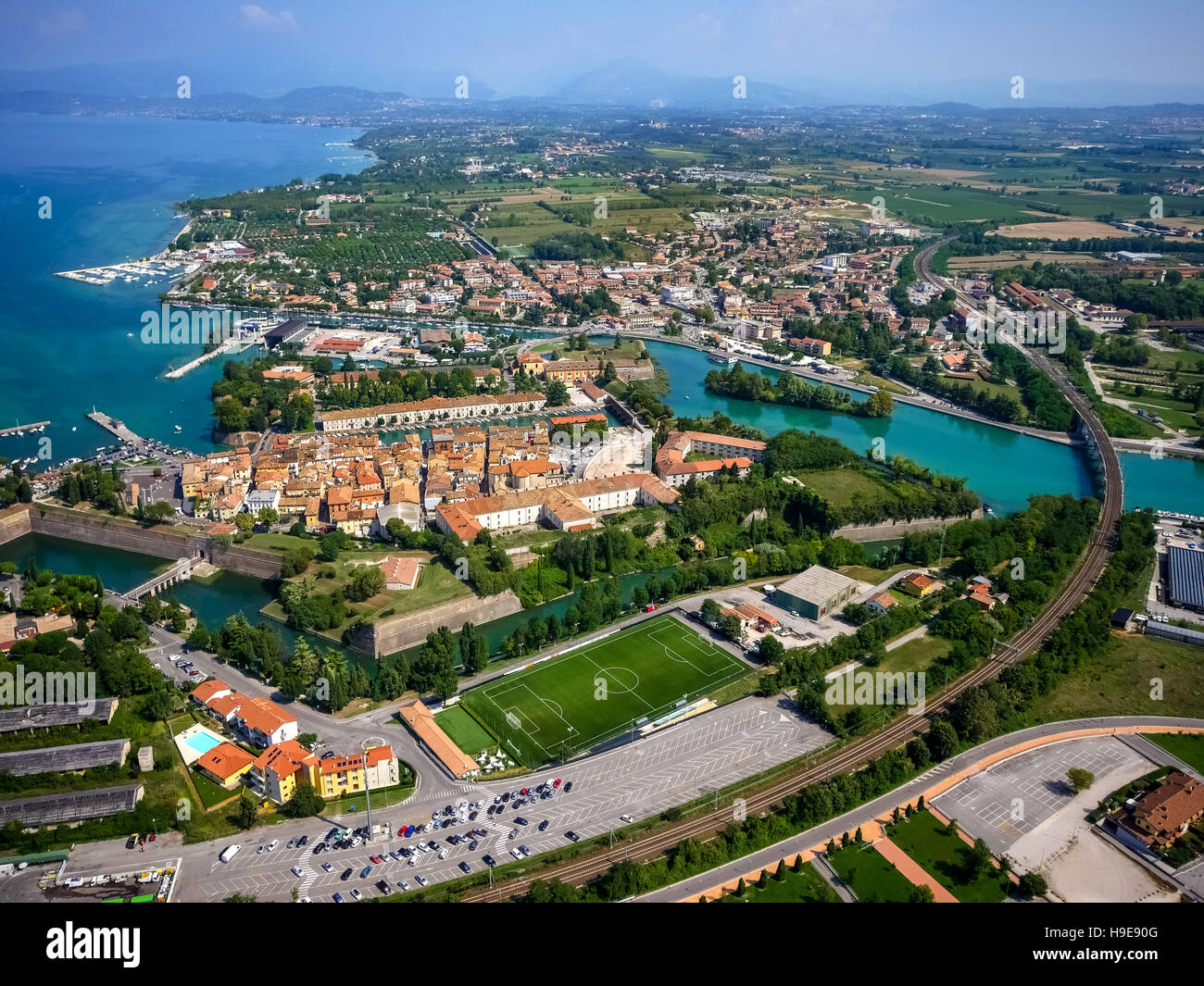 Vista aérea, Comune di Peschiera del Garda en el río Mincio, Fortificazioni, fortificaciones, Lago de Garda, el Lago di Garda, Foto de stock