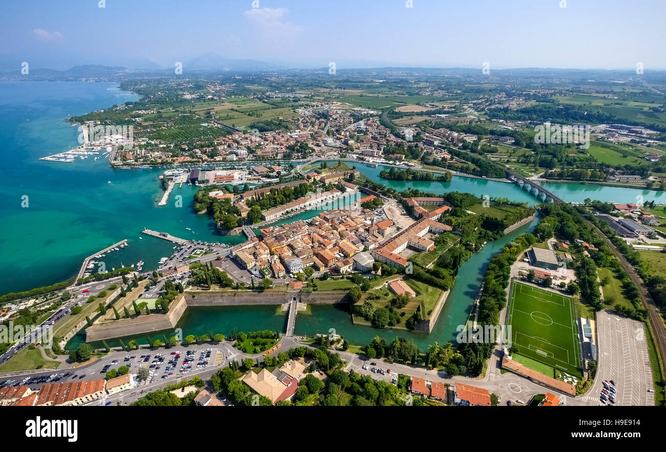 Vista aérea, Comune di Peschiera del Garda en el río Mincio, Fortificazioni, fortificaciones, Lago de Garda, el Lago di Garda, Foto de stock
