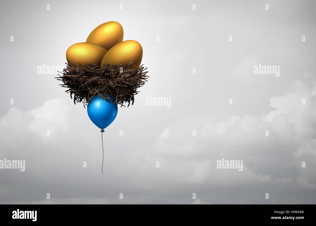 Asesoramiento en inversiones financieras concepto como un globo azul levantando un nido con huevos de oro como la banca o invertir la metáfora de fondo de jubilación o de riesgo i Foto de stock