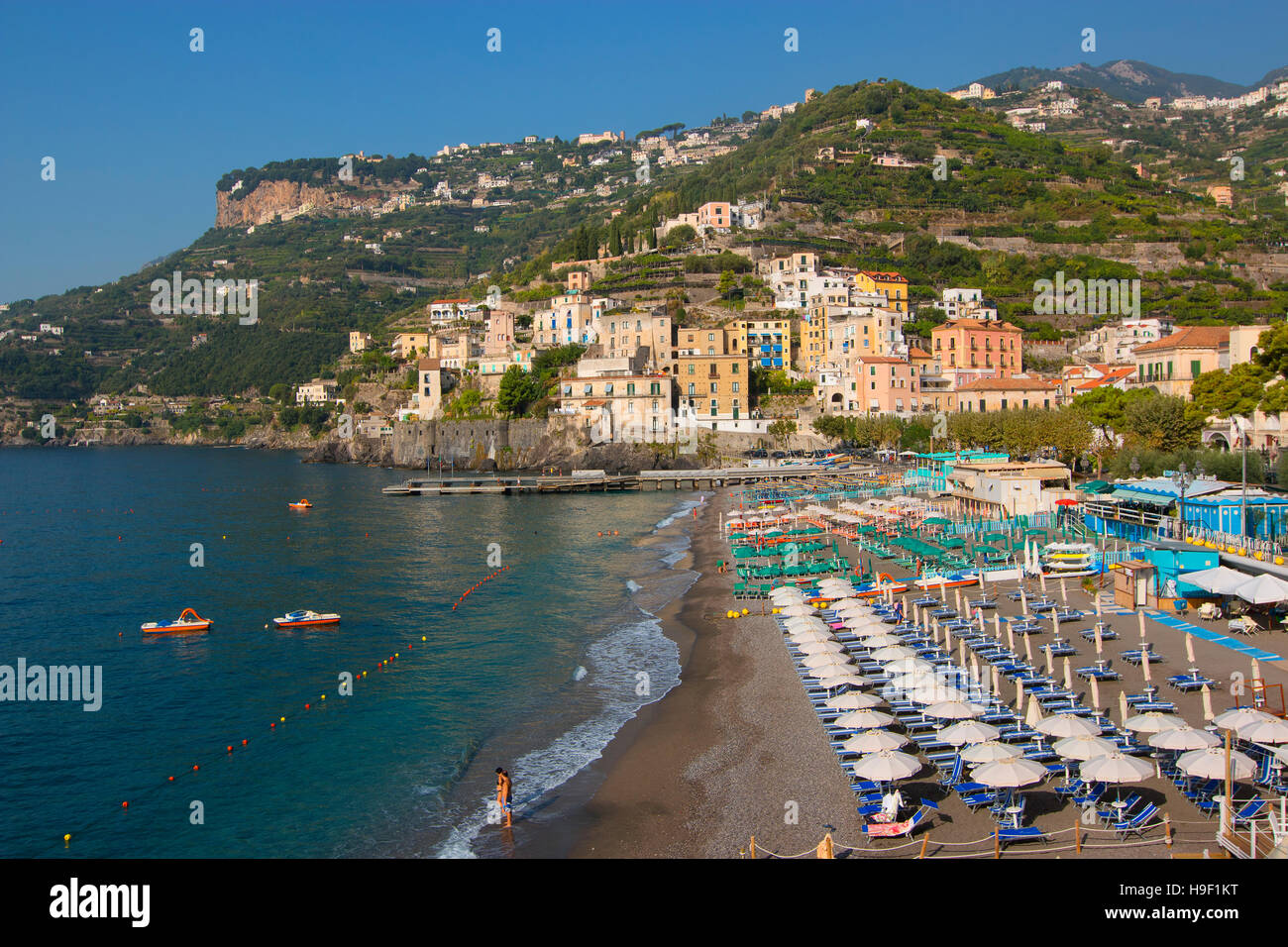 Atrani en Costa de Amalfi, Campania, Italia Foto de stock