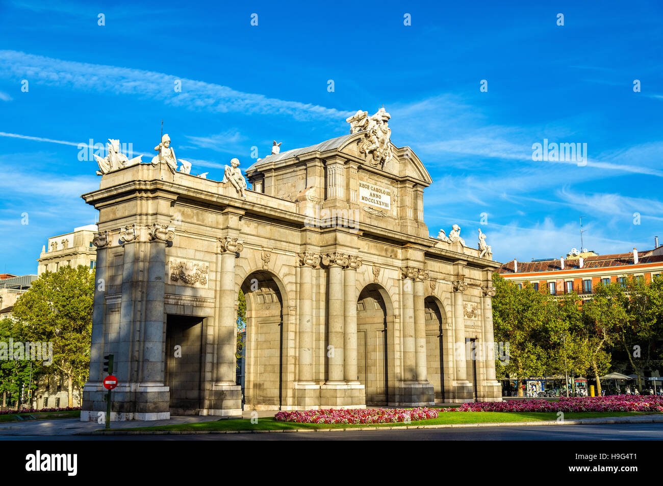 Puerta de Alcalá, una de las antiguas puertas en Madrid, España Foto de stock