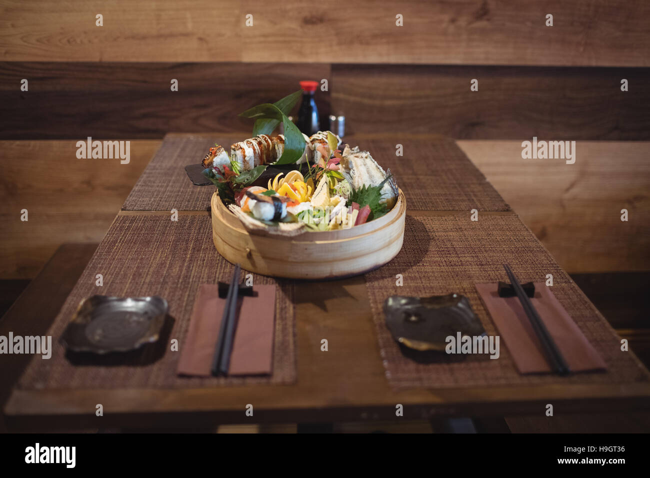 Plato de sushi sushi en diversos Foto de stock