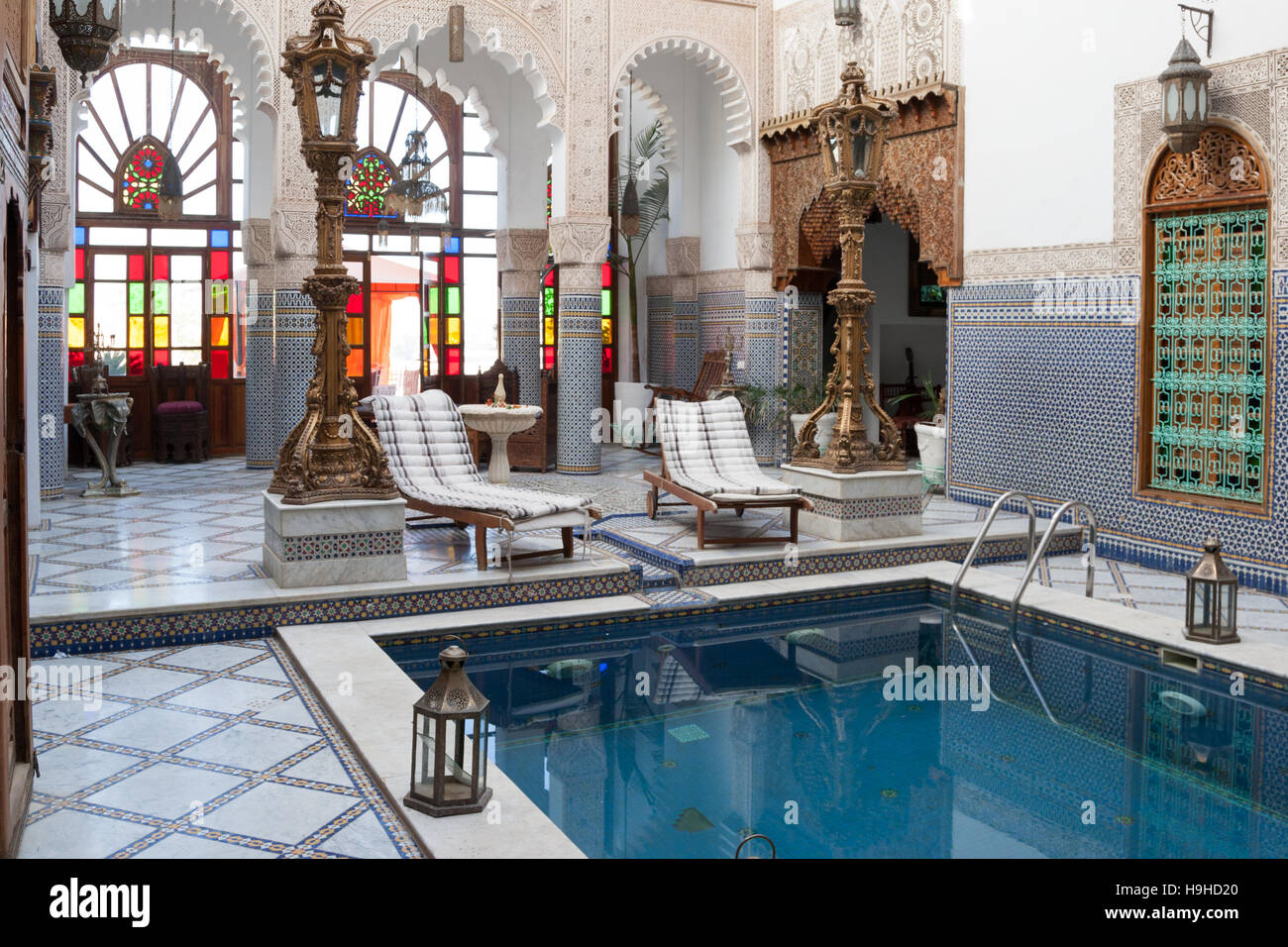 Patio de Riad Arabesque, Fez, Marruecos Foto de stock