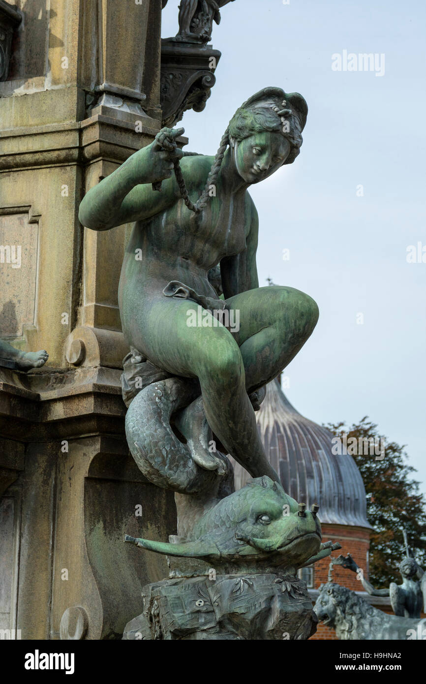 Detalle de la fuente de Neptuno, en el Castillo de Frederiksborg en Hillerod, Dinamarca Foto de stock