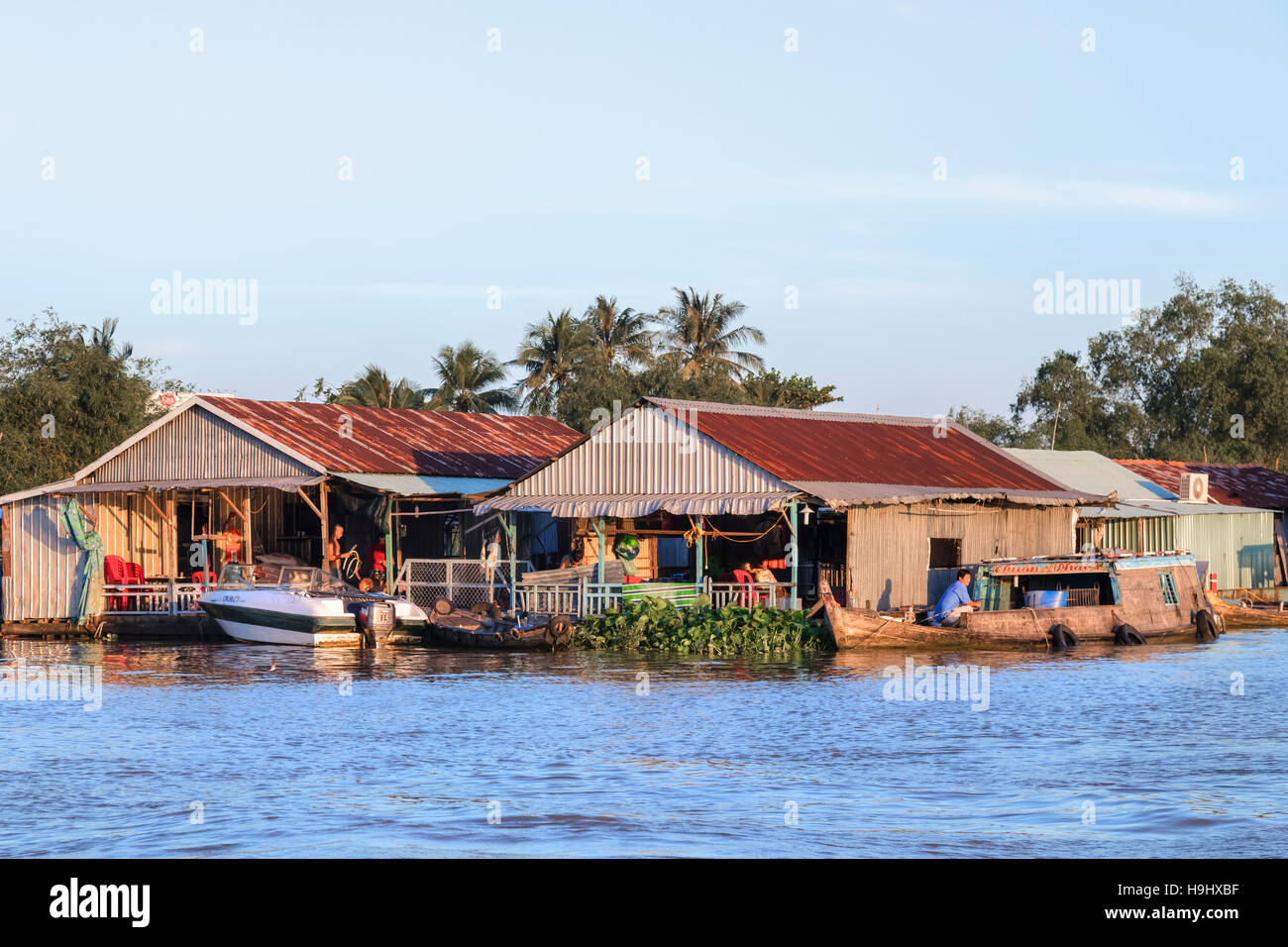 Casas Flotantes en Can Tho, en el Delta del Mekong, Vietnam, Asia Foto de stock