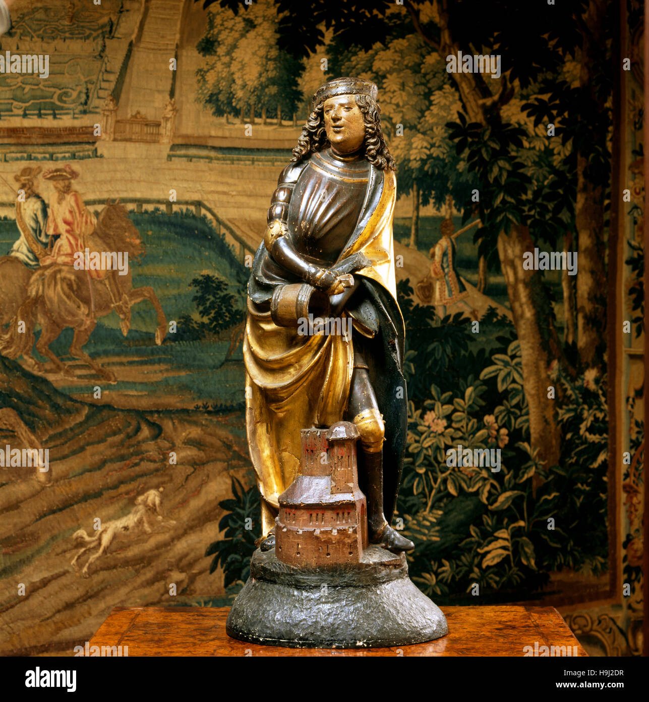 Vista cercana de comienzos del siglo XVI la figura de la madera de cedro de San Florián en el corredor de la biblioteca. Su protección es tradicionalmente invocado contra incendios Foto de stock