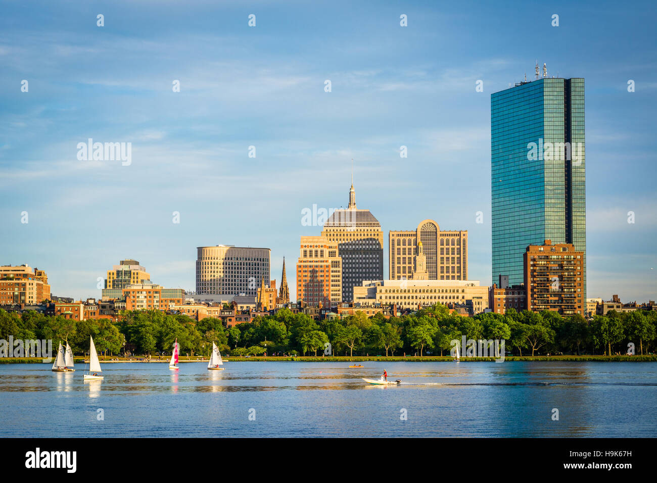 El horizonte de Boston y Charles River, visto desde Cambridge, Massachusetts. Foto de stock