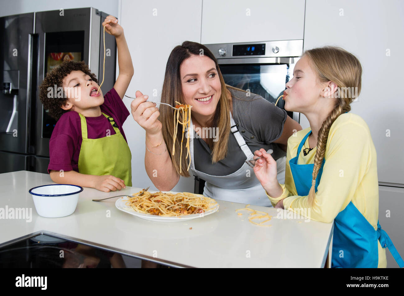 Refrigerador del consumidor tnrphoto fotografías e imágenes de alta resolución - Alamy Refrigerador del consumidor tnrphoto fotografías e imágenes de alta resolución - Alamy
