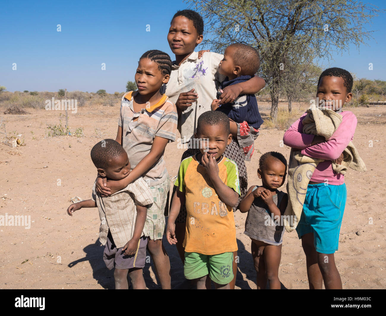 Familia Rural, niños pequeños, Botswana Foto de stock