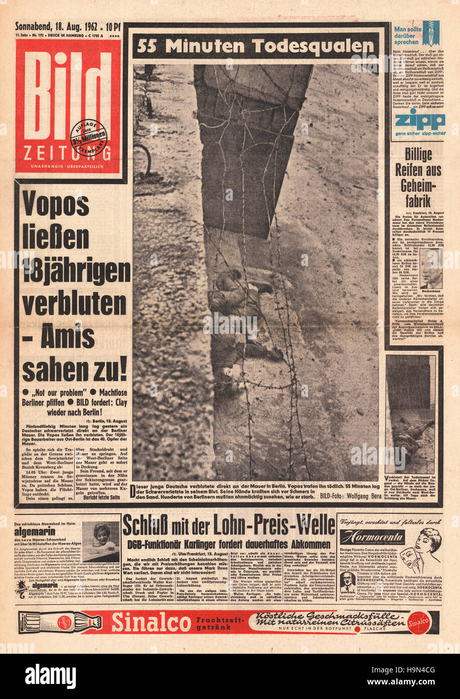 1962 Bild Front page Peter Fechter establece muriendo en el muro de Berlín Foto de stock