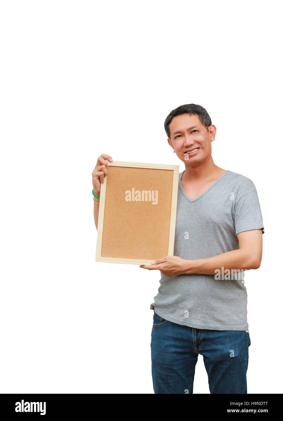 Tailandia Asia hombre edad media sonrisa la celebración de junta, aislado en blanco sobre fondo blanco con espacio de copia. Junta con blank puede añadir su texto u otras. Foto de stock