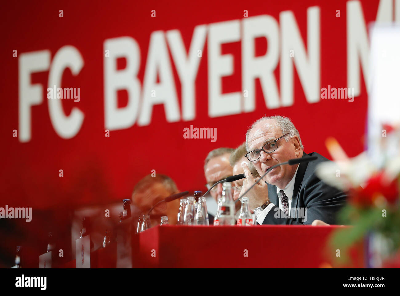 Munich, Alemania. 26 Nov, 2016. Uli Hoeness (nuevo presidente FCB) retrato FC Bayern Munich Reunión General Anual de la cúpula de Audi en Munich, 25 de noviembre de 2016, la temporada 2016/2017 .Crédito: Peter Schatz/Alamy Live News Foto de stock