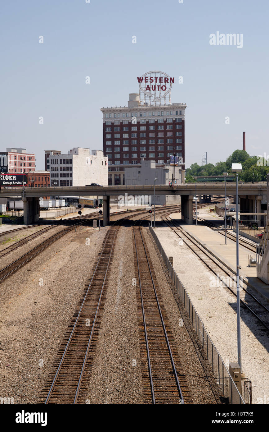 Vista general de la estación Union, Kansas City, Missouri, Estados Unidos. Incluyendo el edificio Western Auto, en el Grand Boulevard. Foto de stock