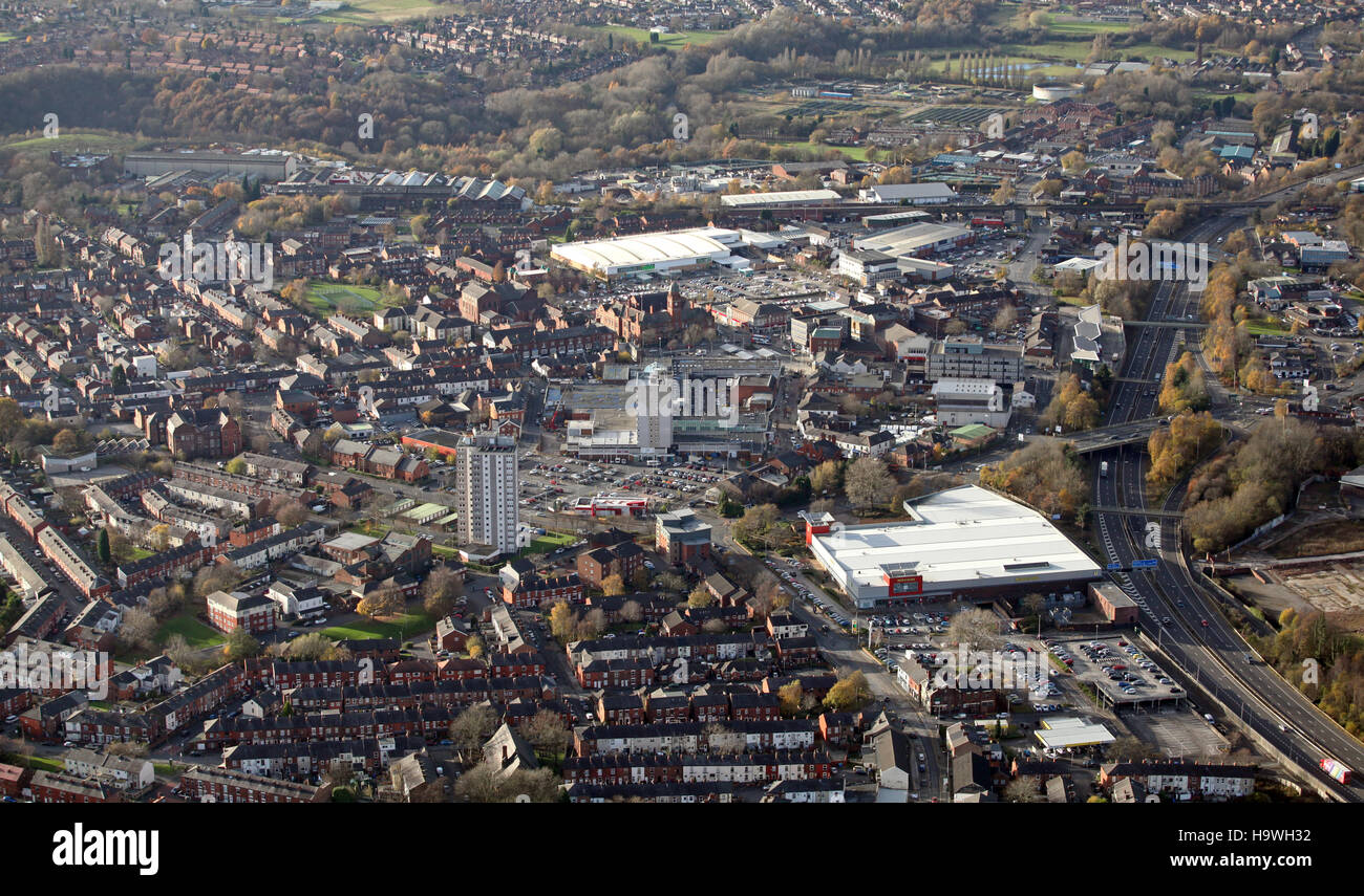 Vista aérea del centro de la ciudad, Hyde en Cheshire, Reino Unido Foto de stock