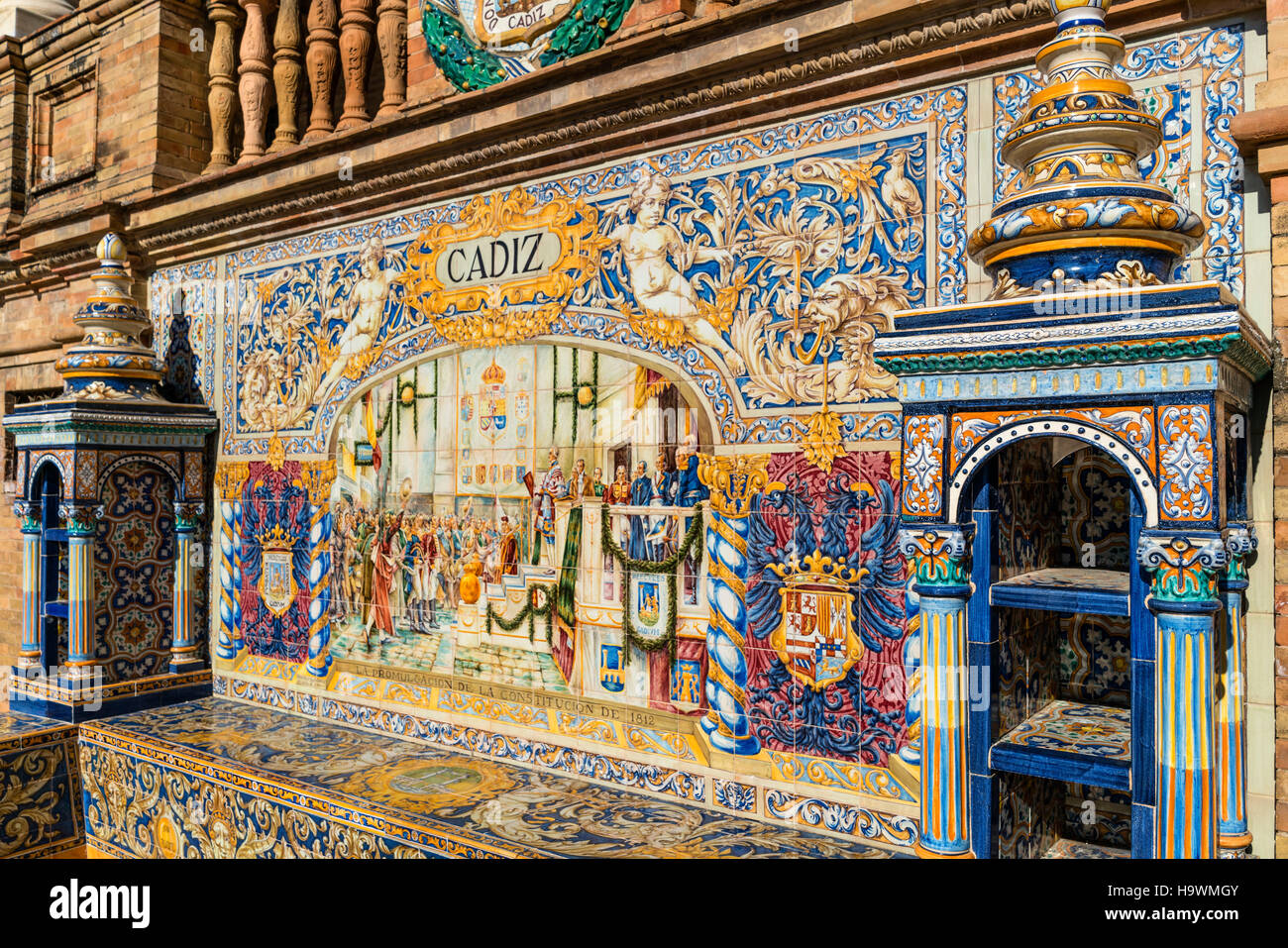 Antique de cerámica, azulejos de la pared representando a las provincias y ciudades de España ,Provincia Cádiz , la Plaza de España, la plaza de España, Sevilla, Andalucía, España Foto de stock