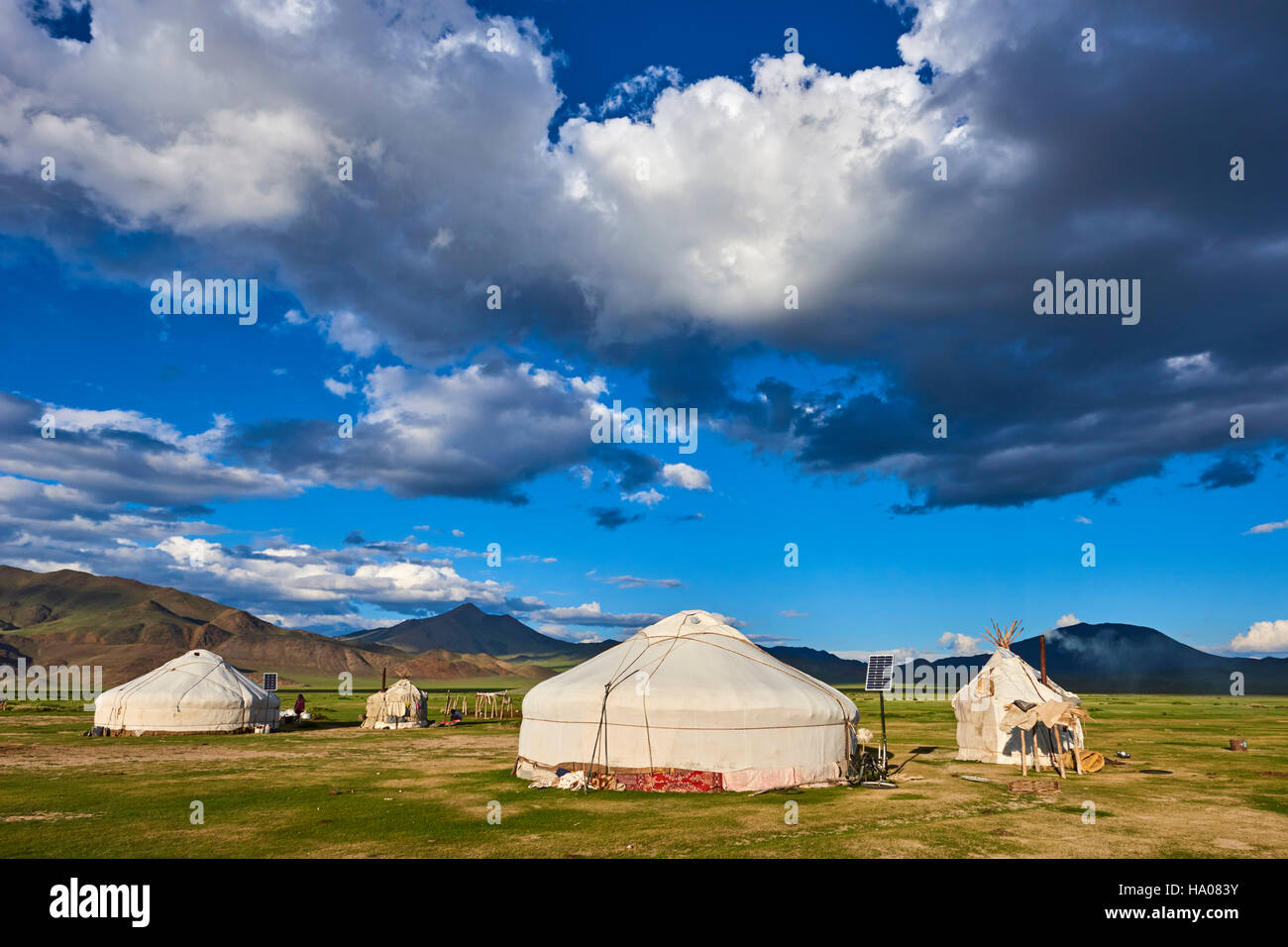 Mongolia, Bayan-Ulgii provincia, oeste de Mongolia, campamento nómada del pueblo kazajo en la estepa Foto de stock