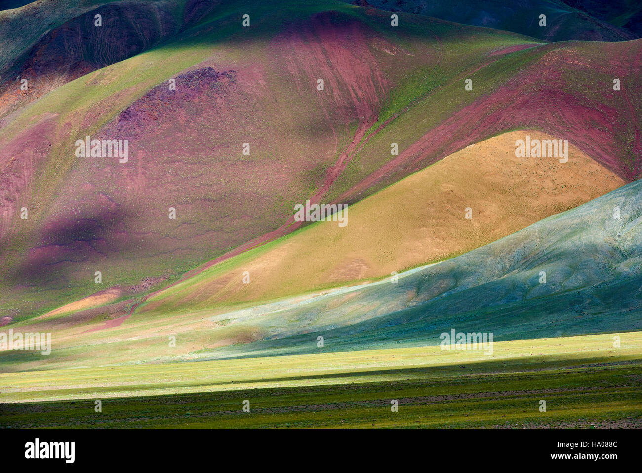 Mongolia, Bayan-Ulgii provincia, oeste de Mongolia, el color de las montañas del Altay Foto de stock
