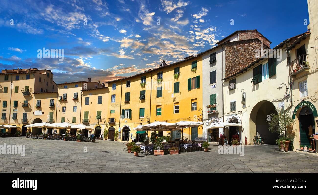 Piazza dell'Anfiteatro, Lucca, Toscana, Italia Foto de stock