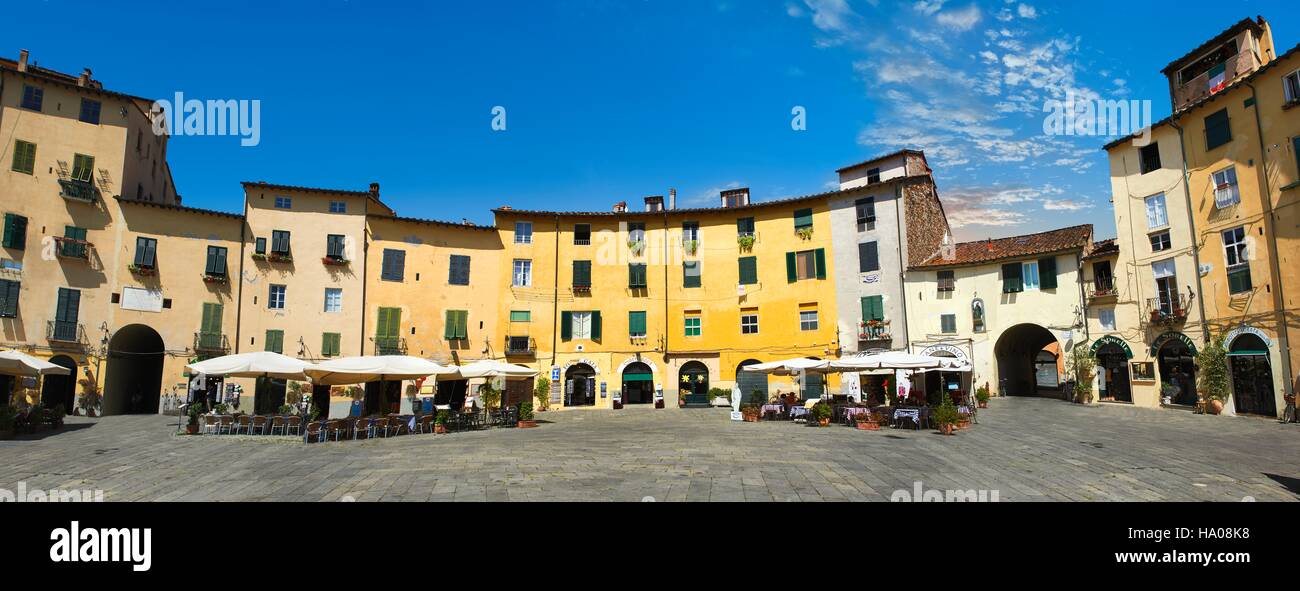 Piazza dell'Anfiteatro, Lucca, Toscana, Italia Foto de stock