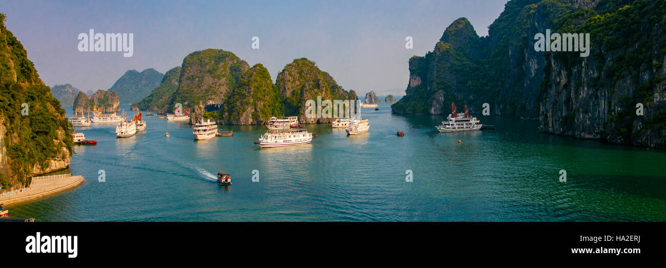 La Bahía de Halong, Vietnam, Asia Foto de stock
