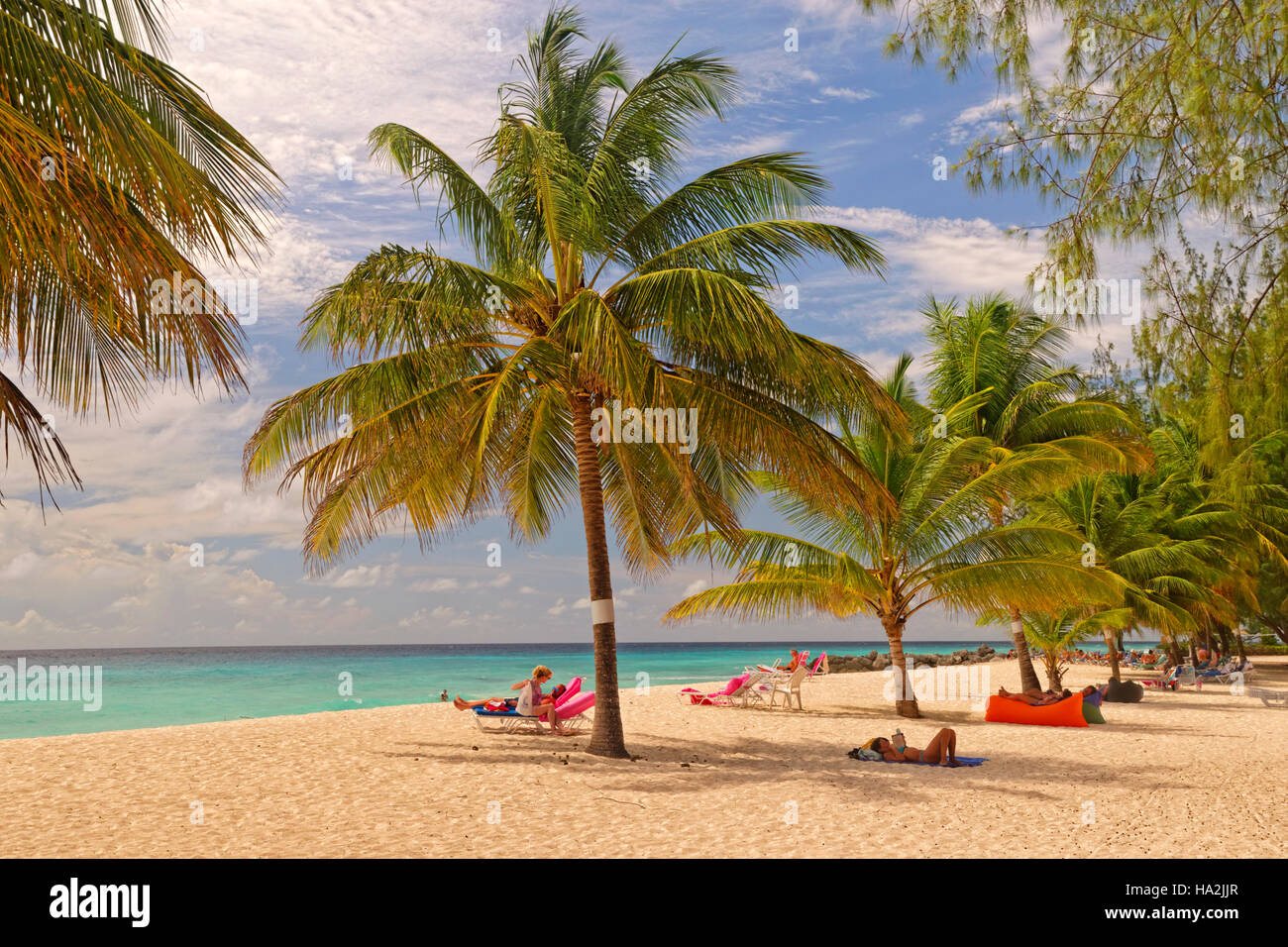 Dover Beach en frente del sur de Palms Hotel, St. Lawrence Gap, Barbados, Caribe. Foto de stock