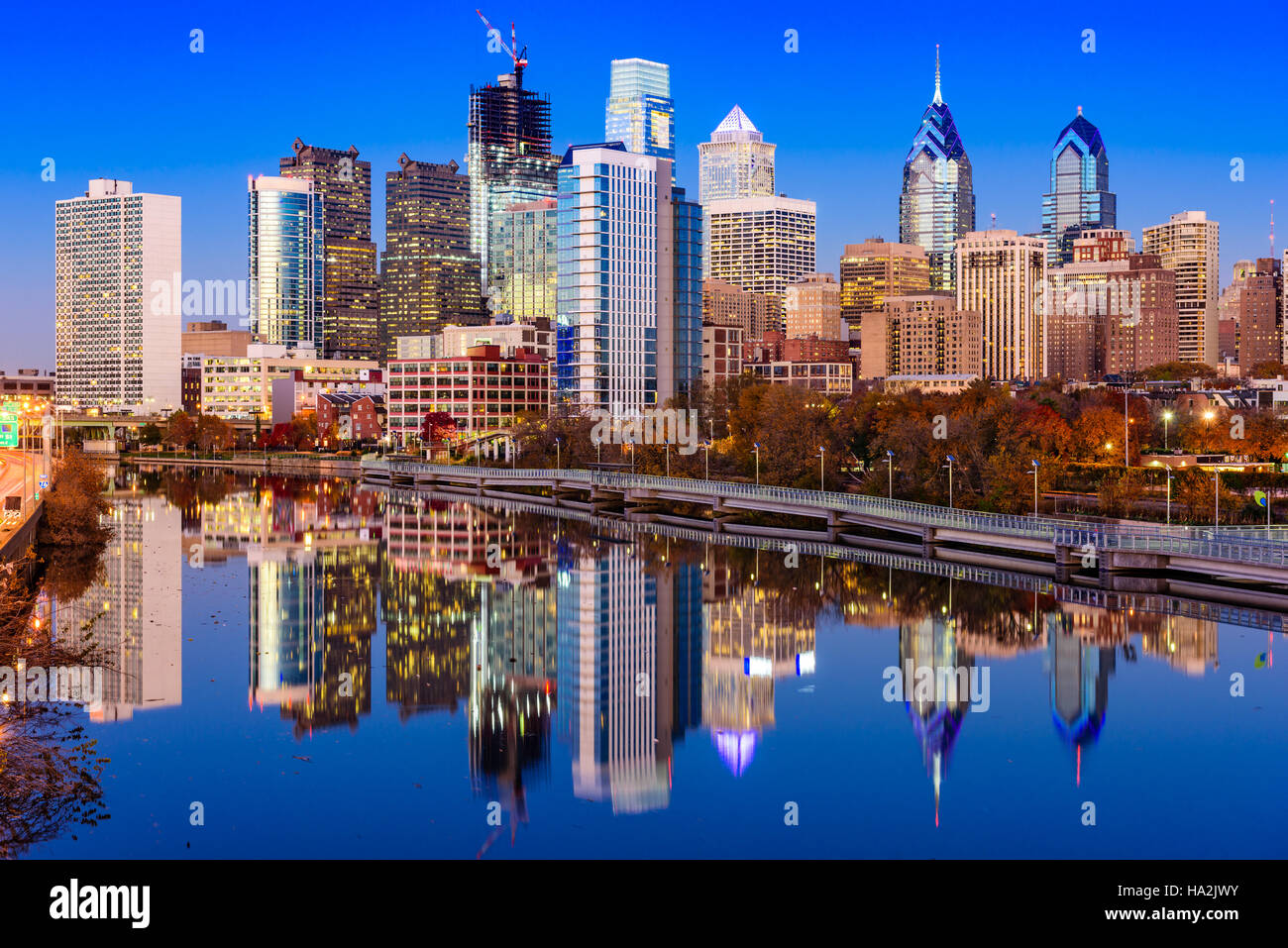 Philadelphia, Pennsylvania, EE.UU Skyline en el río Schuylkill. Foto de stock