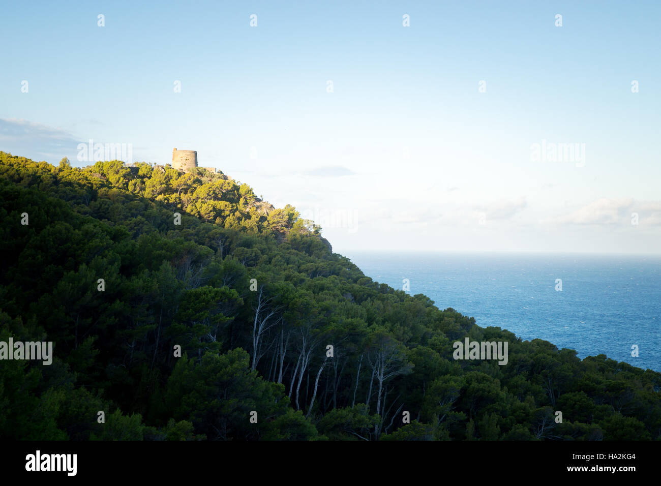 Antigua Torre de Vigilancia en las montañas, Mallorca, Islas Baleares, España Foto de stock