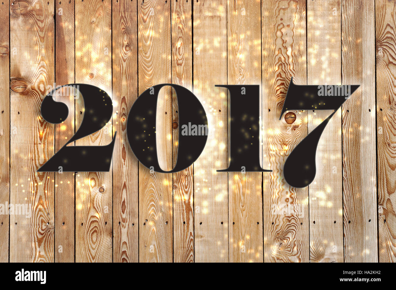 Año nuevo 2017 en un tablón de madera con luces Foto de stock