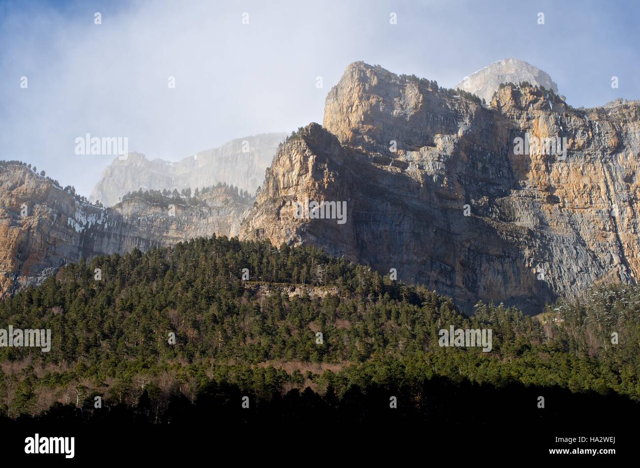 Gallinero montaña, Parque Nacional de Ordesa y Monte Perdido España  Fotografía de stock - Alamy
